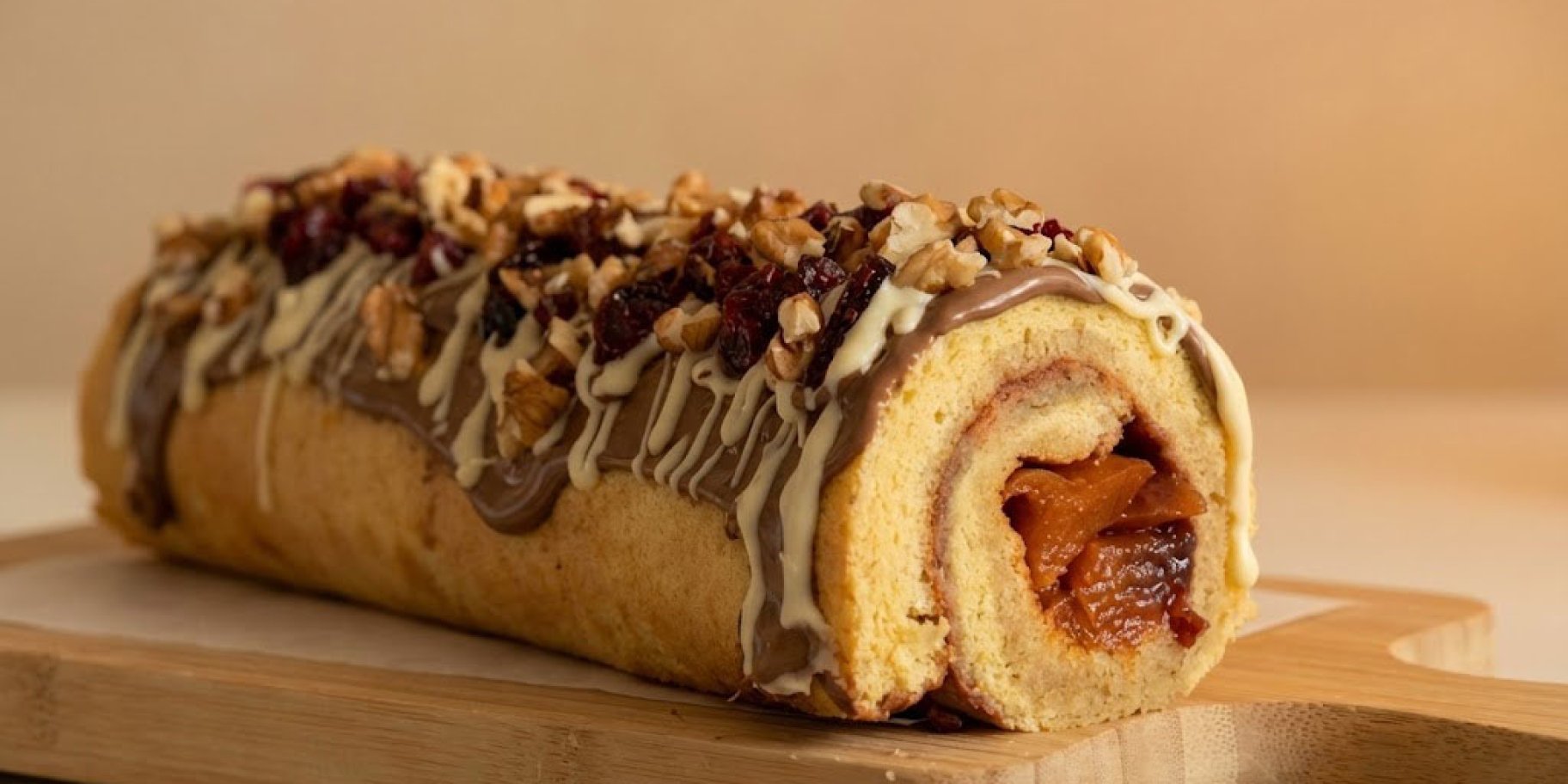 Бісквітний рулет з журавлиною