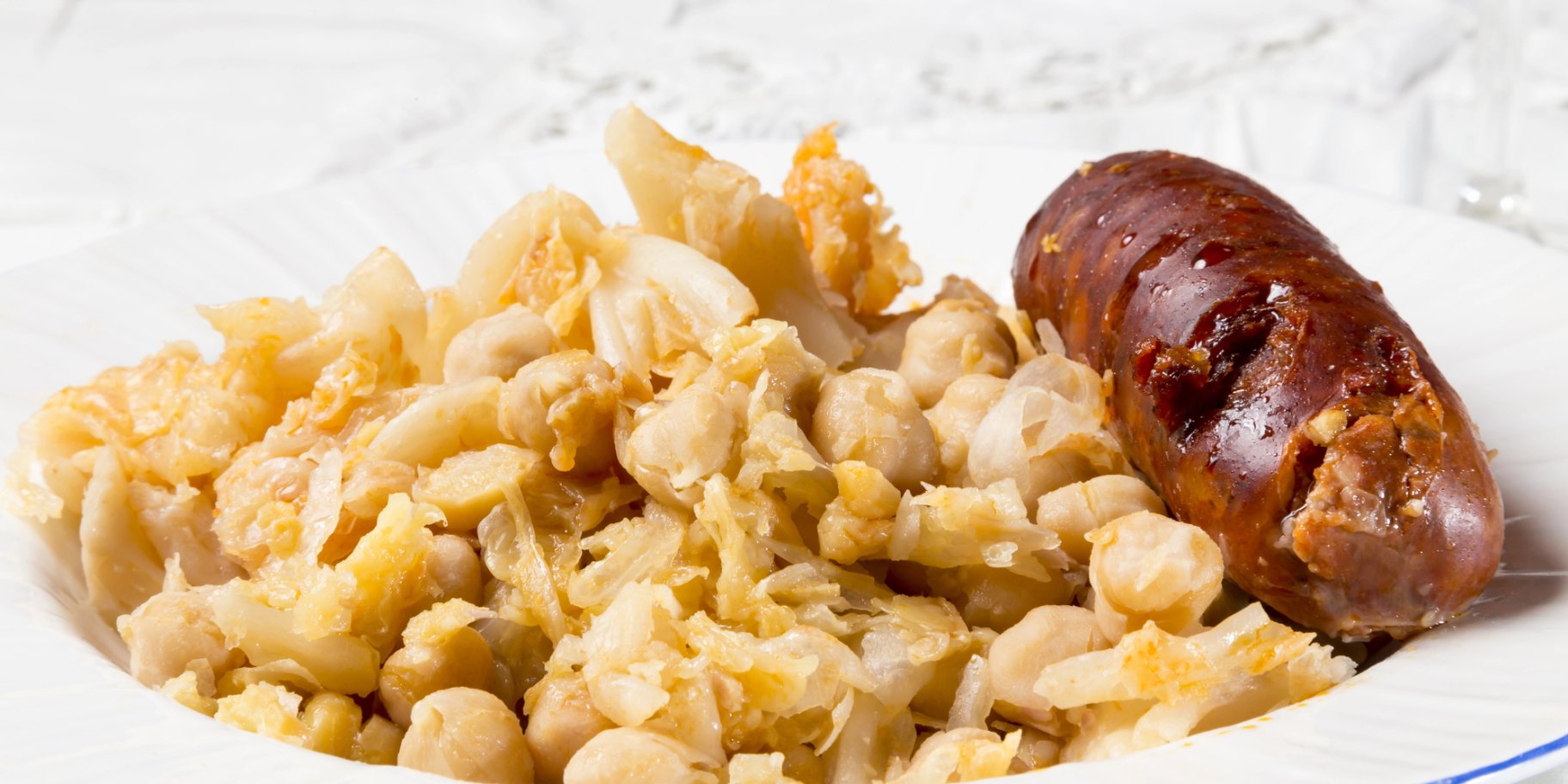 Квашена капуста з нутом