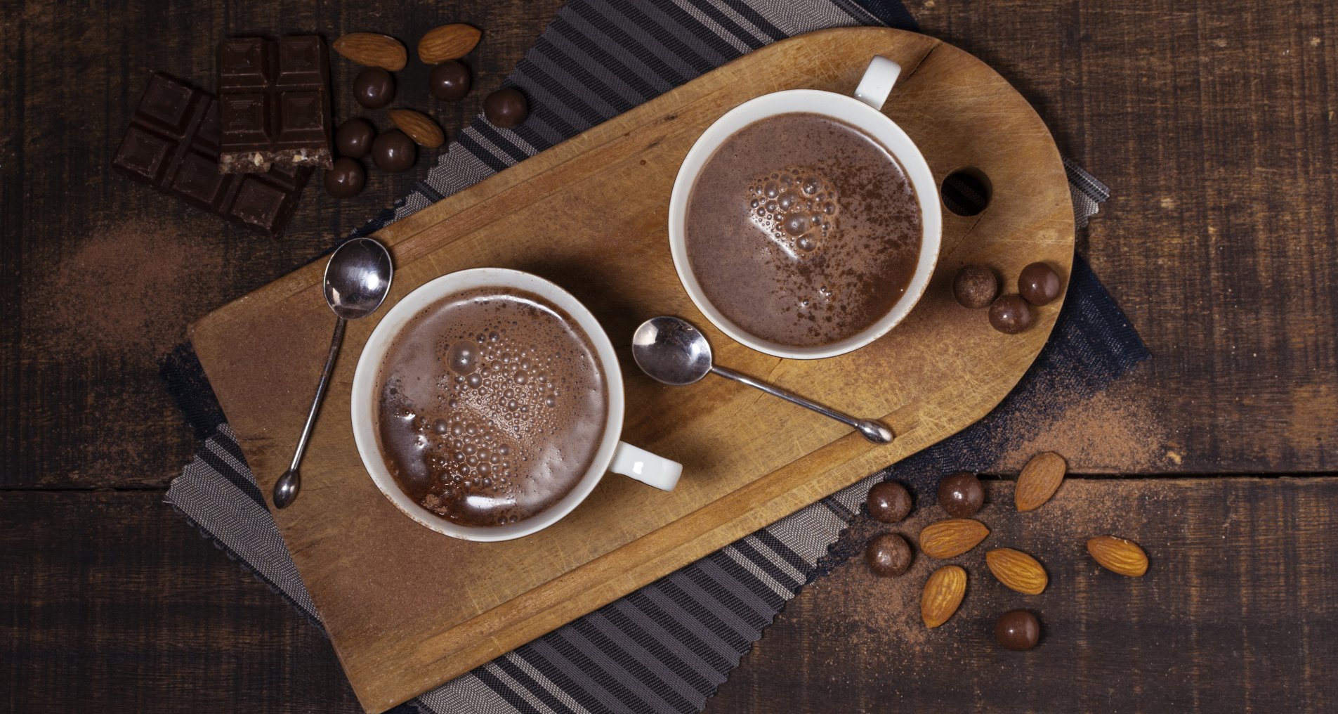 10 добавок к горячему шоколаду, которые создадут празднично-вкусное настроение