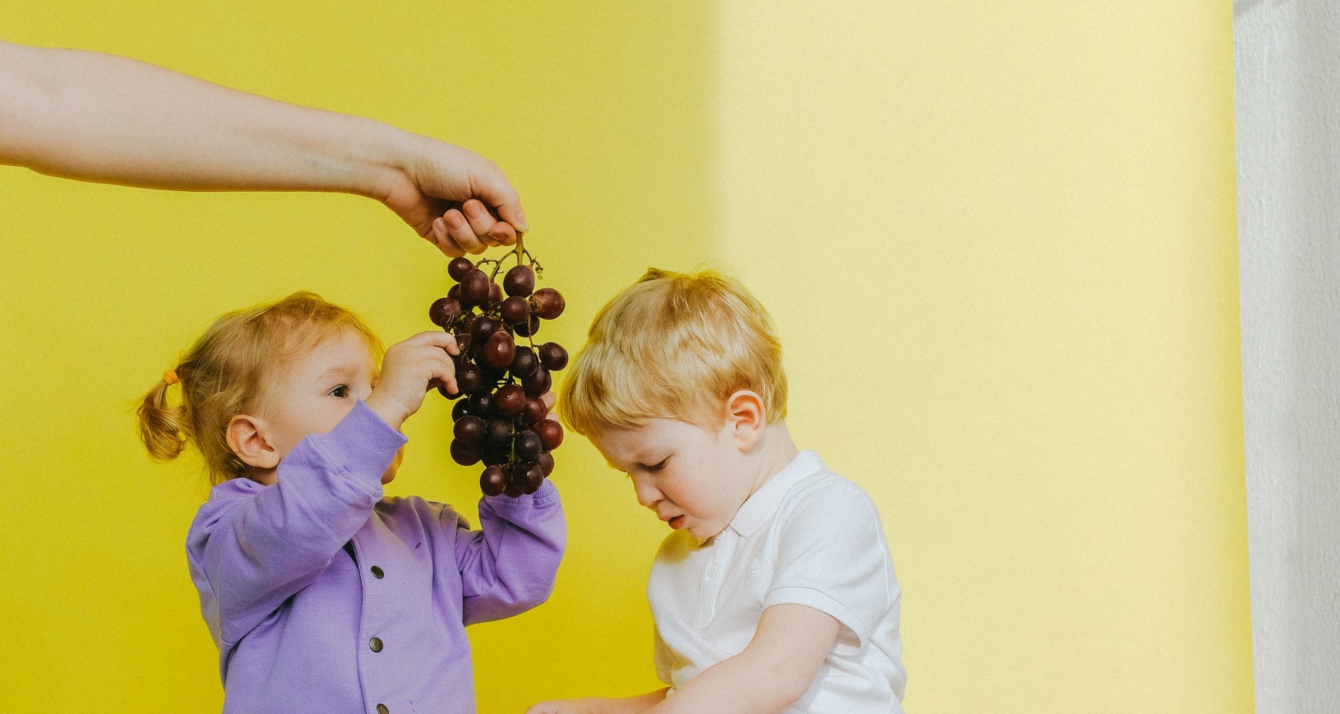 чи можна дітям їсти виноград з кісточами