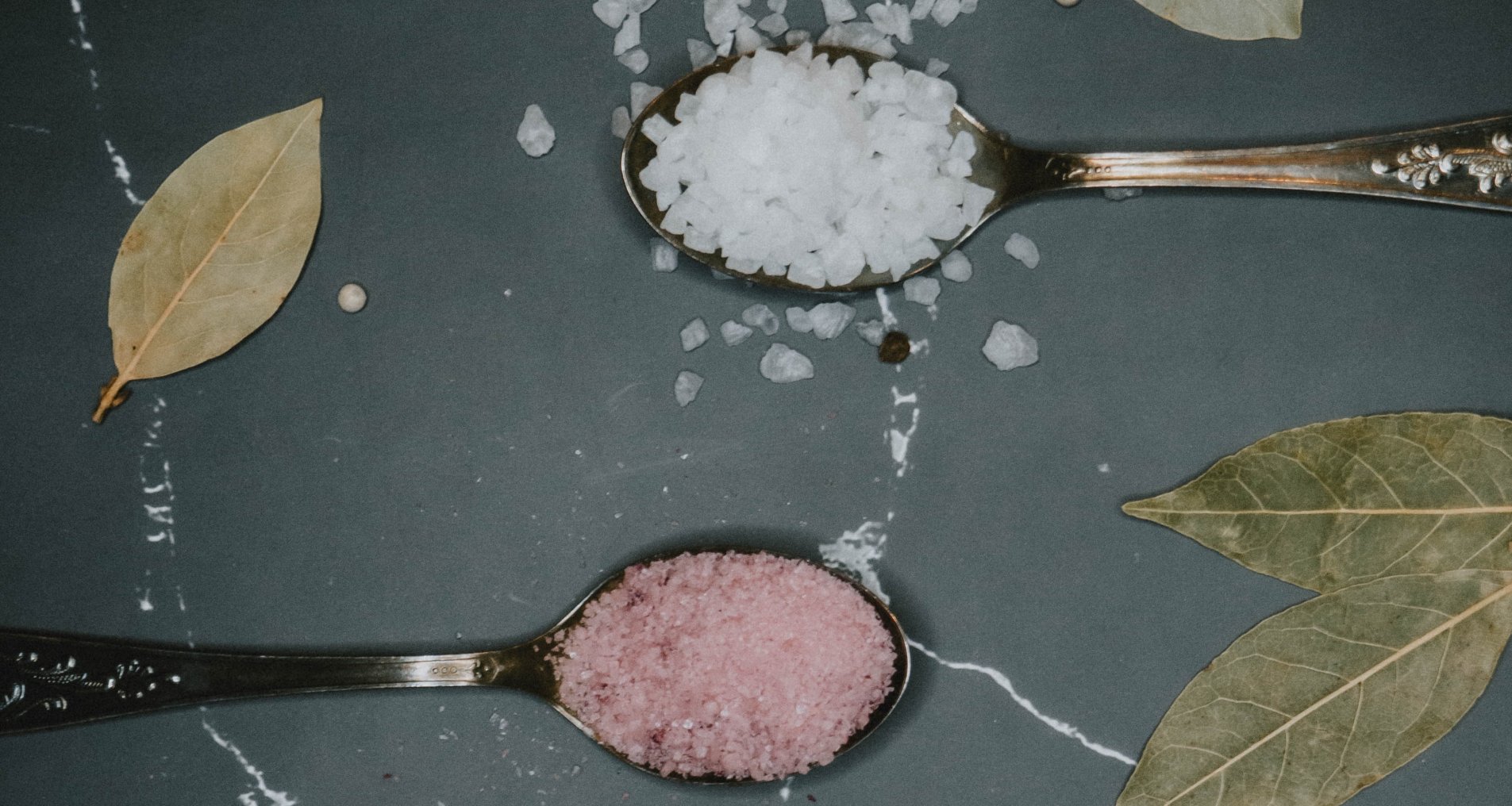 Белая и розовая соль