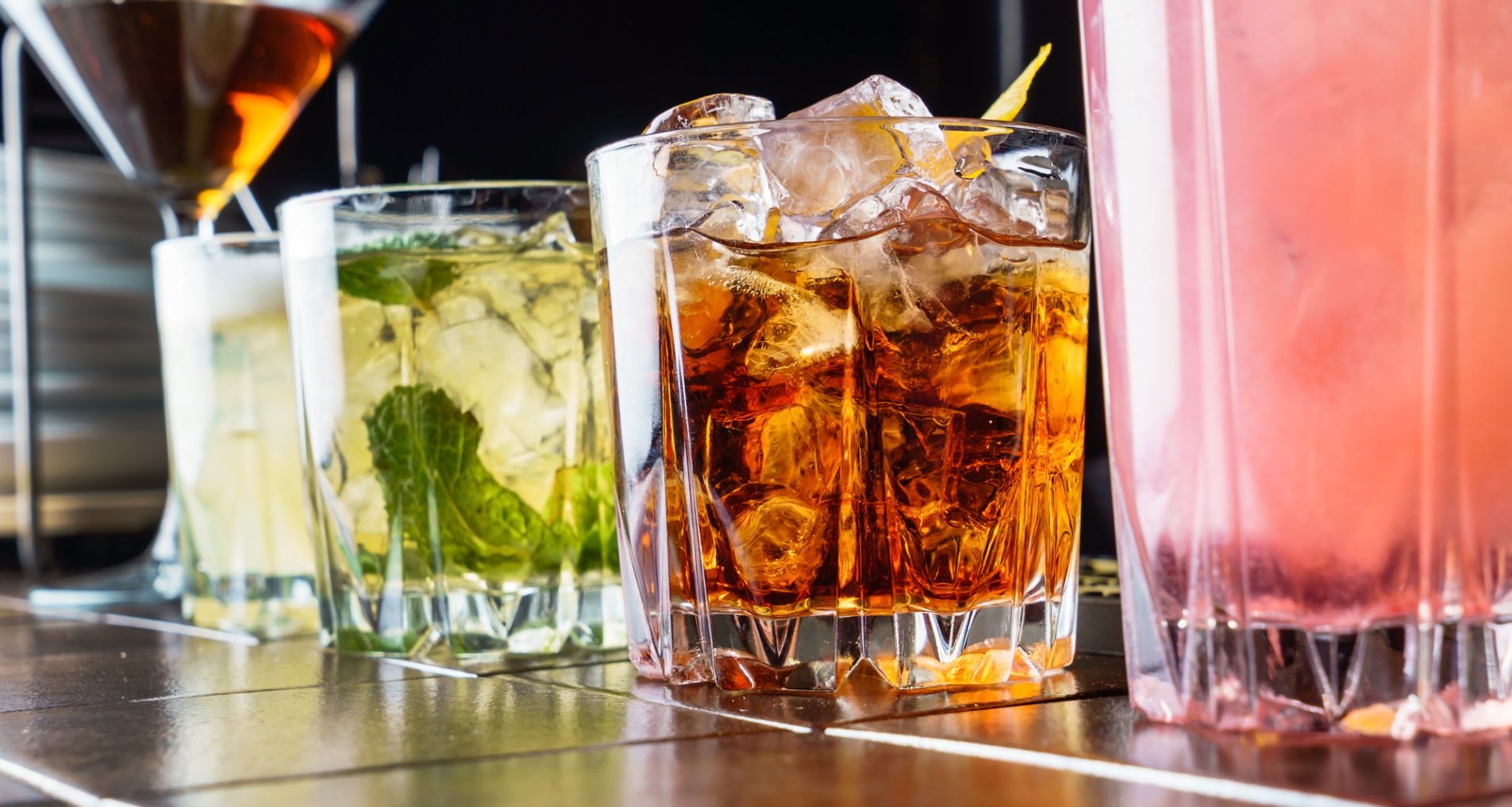 Пить ответственно: Четыре простых рецепта коктейлей на водке | Enter