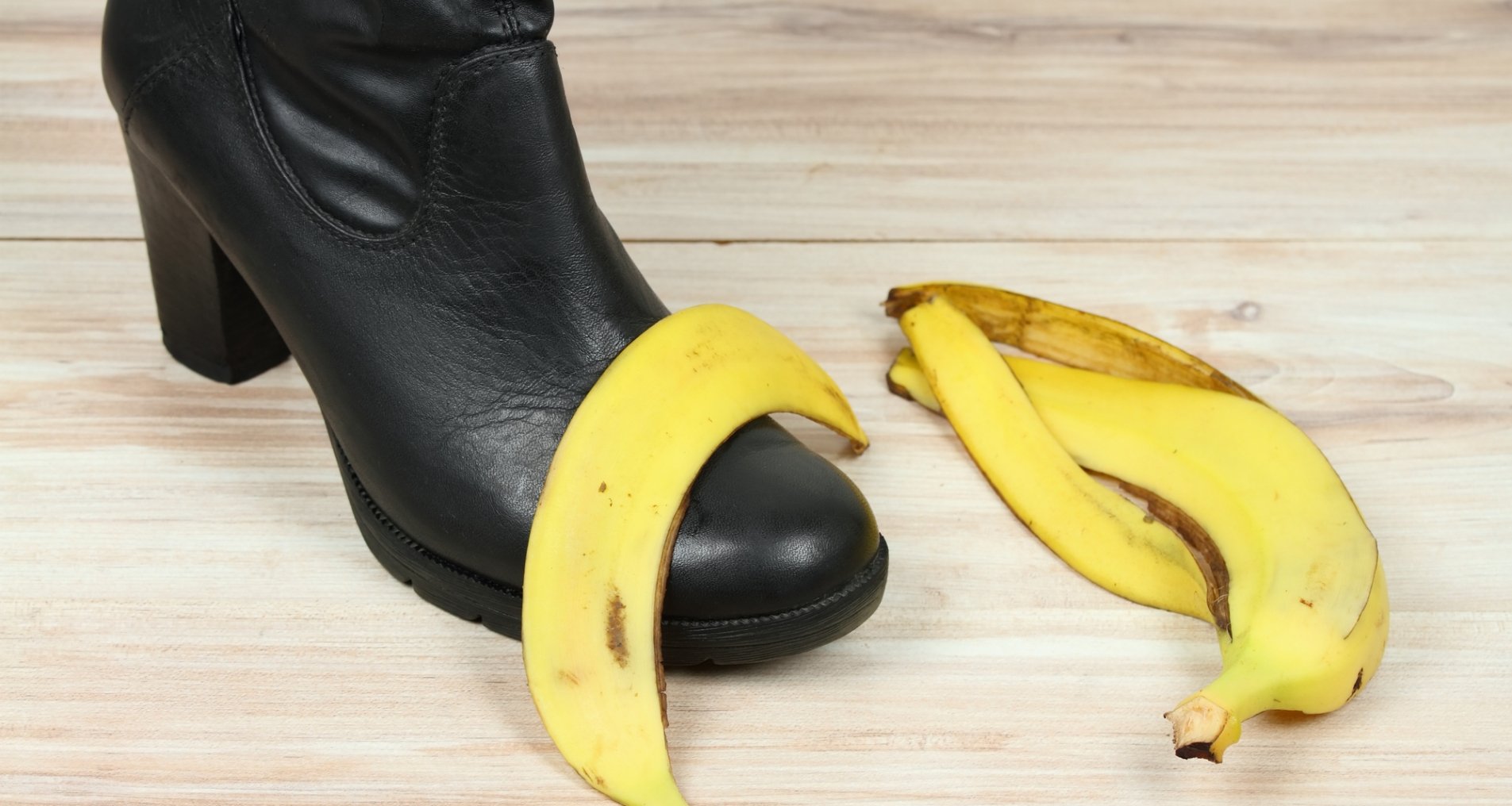 Коркой из банана можно чистить обувь