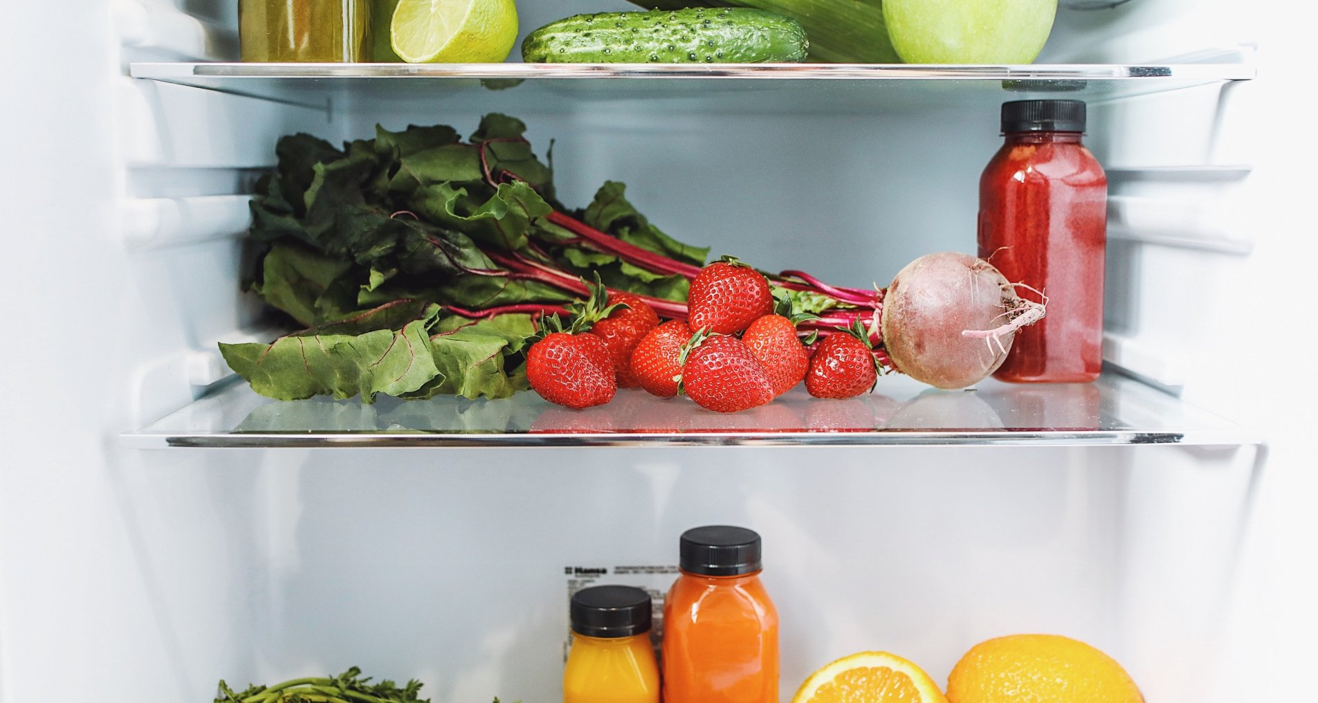 Холодильник з продуктами