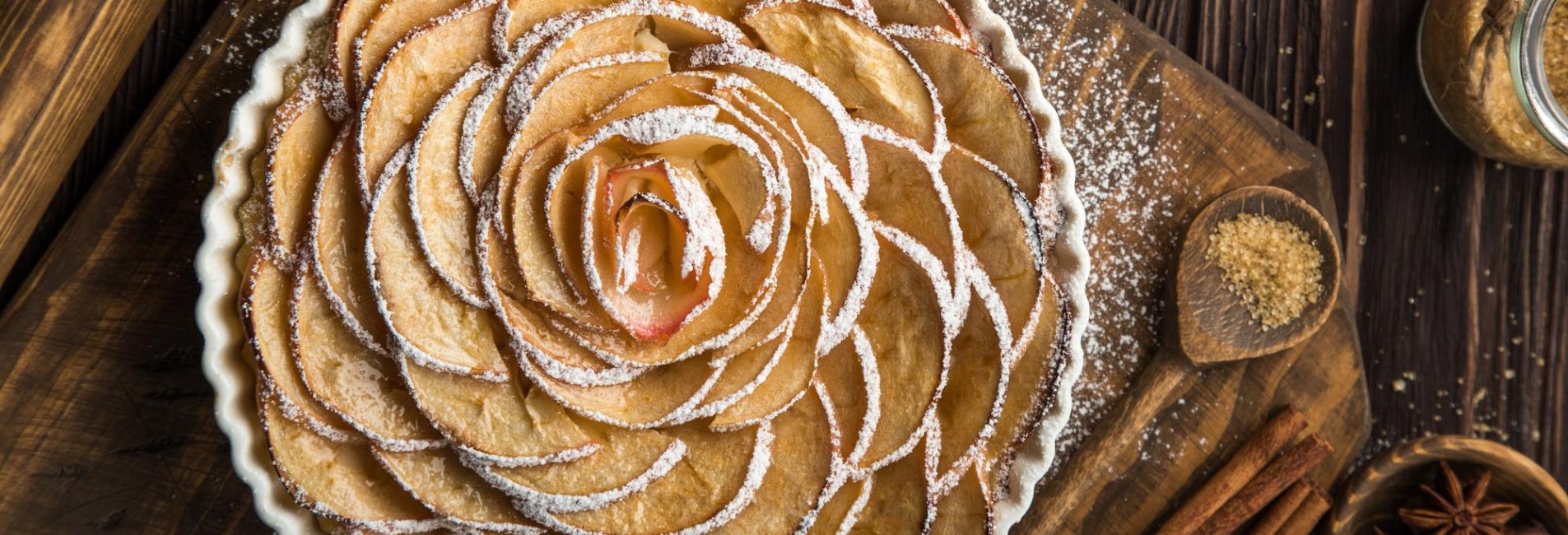 Яблучний пиріг-троянда