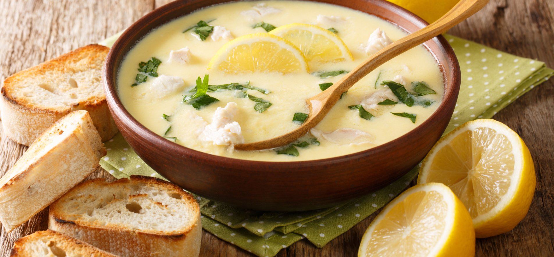Греческий суп с куриным филе и лимоном