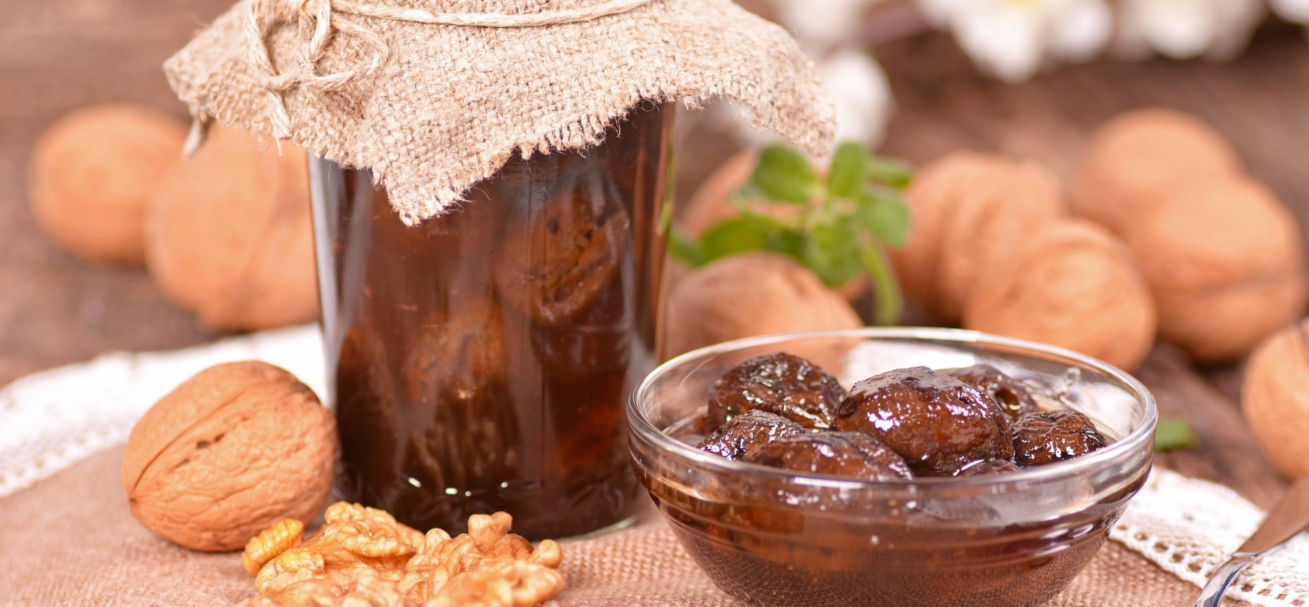 Варенье из грецких орехов: рецепты, польза и особенности приготовления