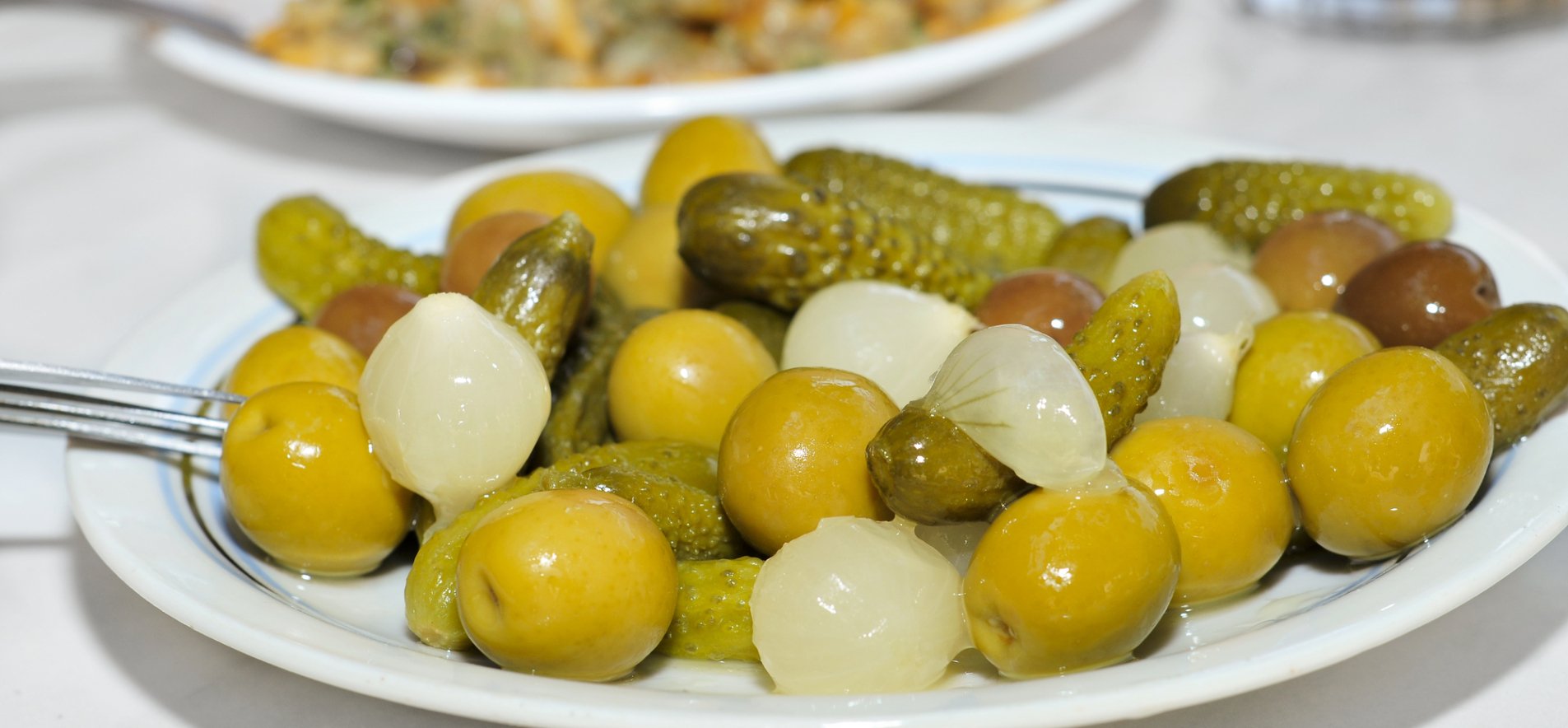 маринованные огурцы с оливками