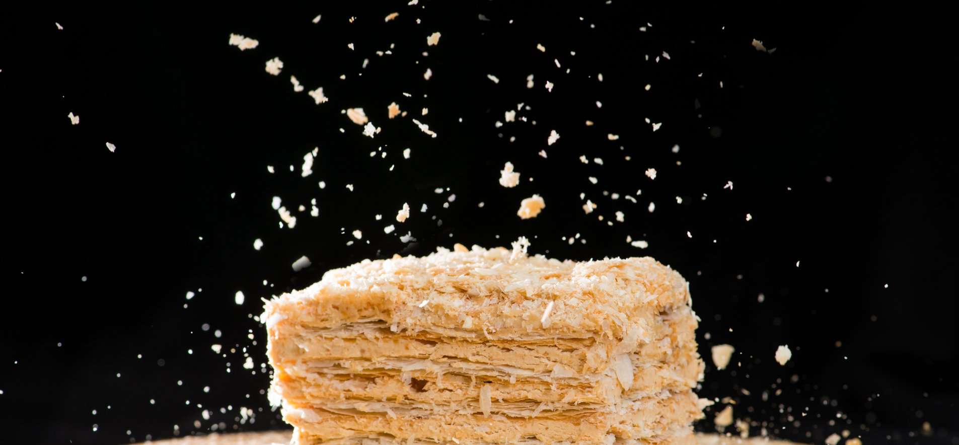 Торт Наполеон из готового слоеного теста со сгущенкой: пошаговый рецепт с фото