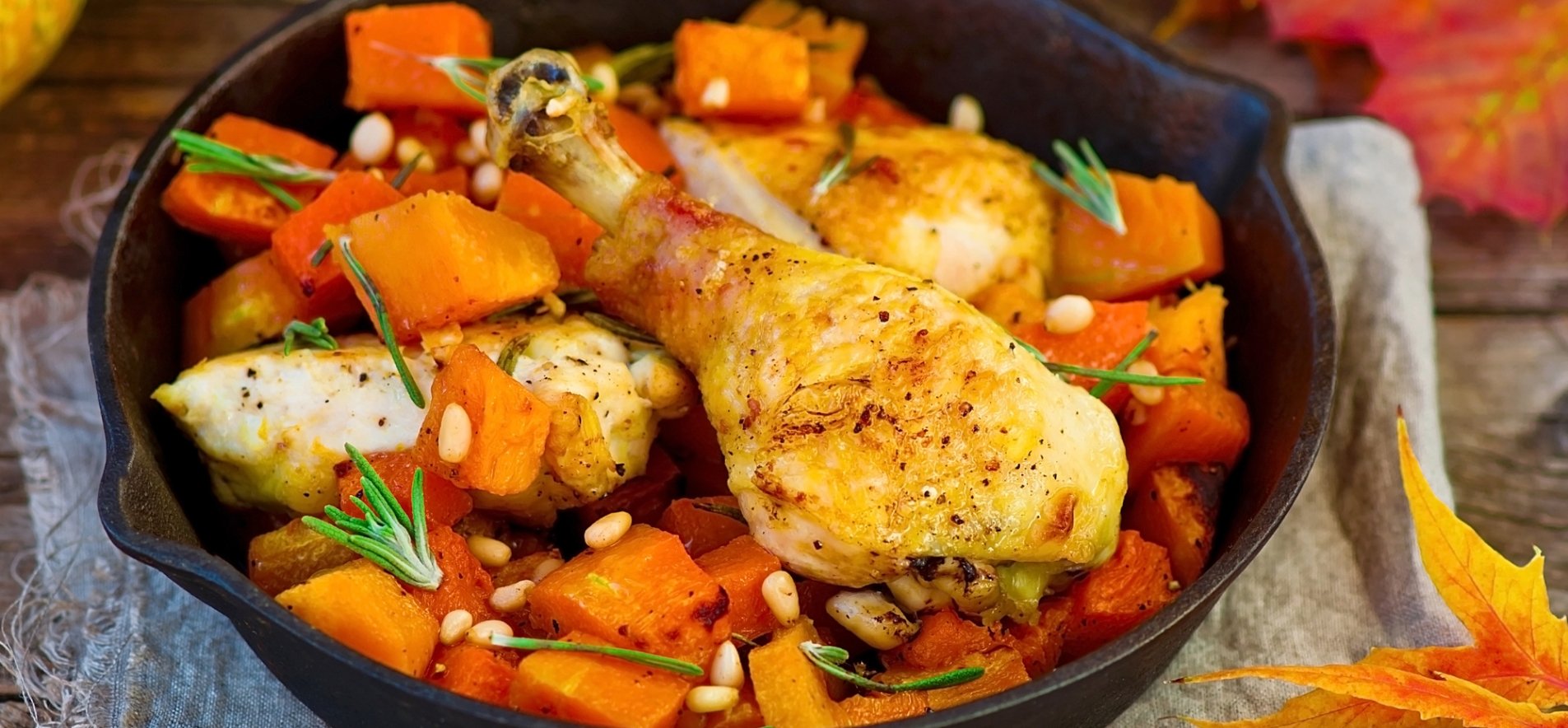 Запеченные куриные голени с овощами: рецепт