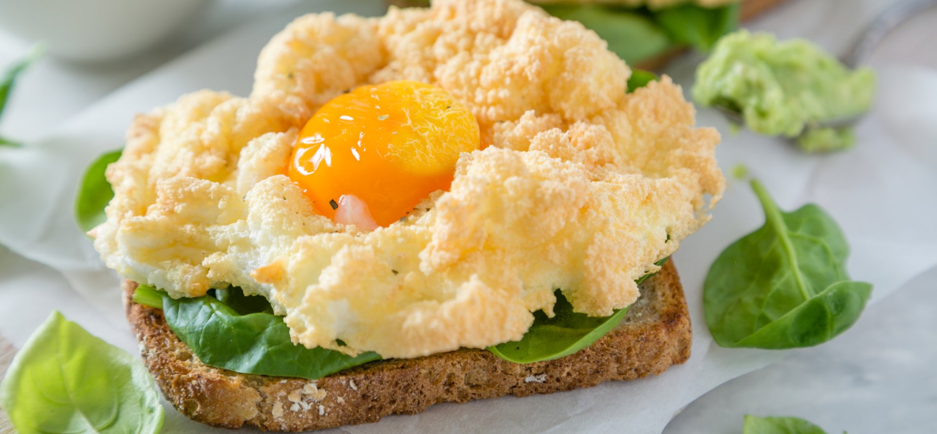 Яйця-хмаринки на сніданок
