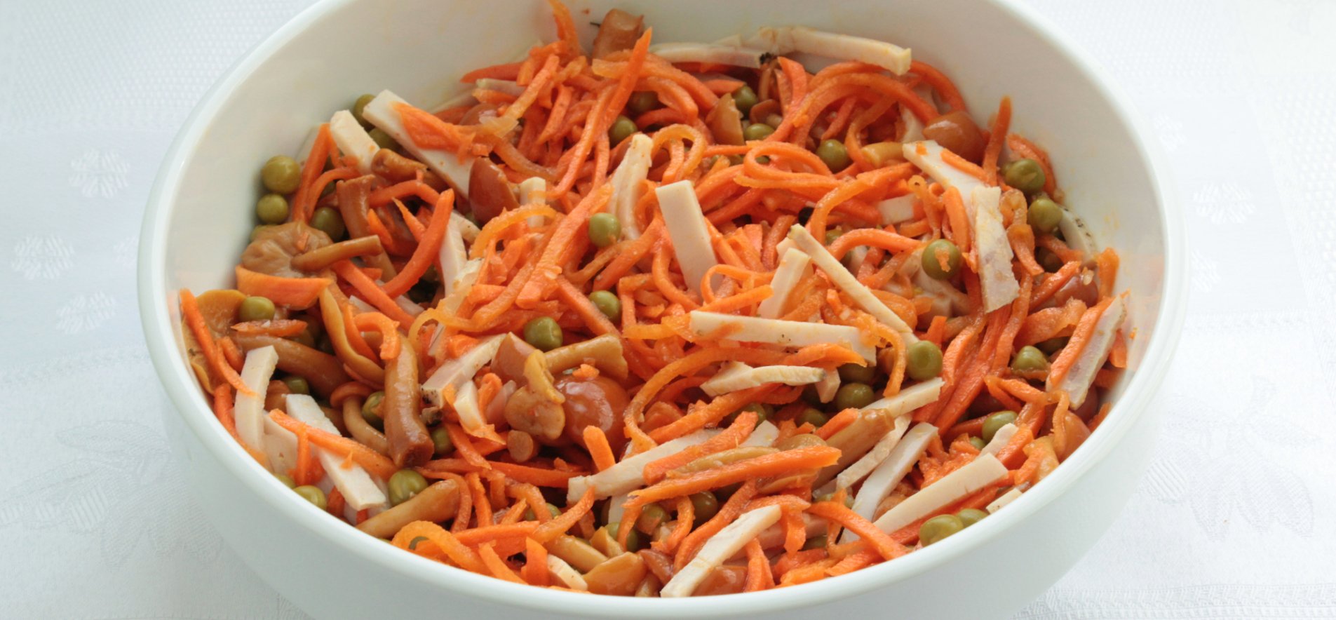 Весенний салат из молодой моркови.