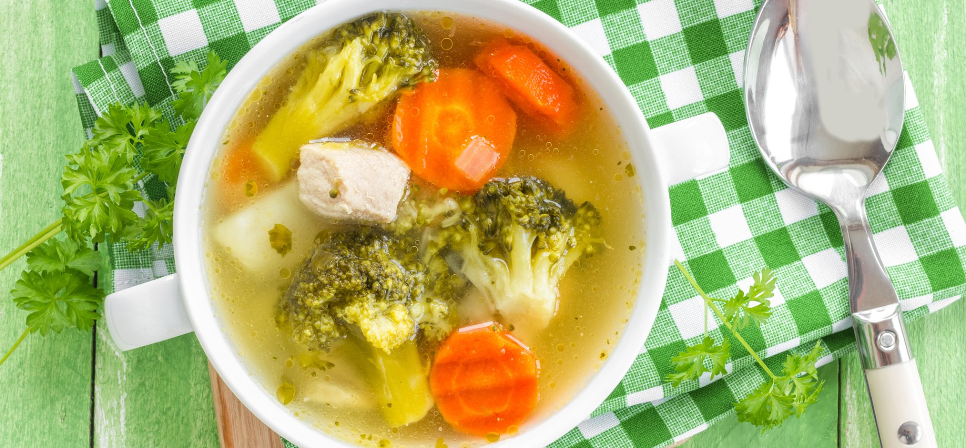 Суп из молодых овощей и курицы