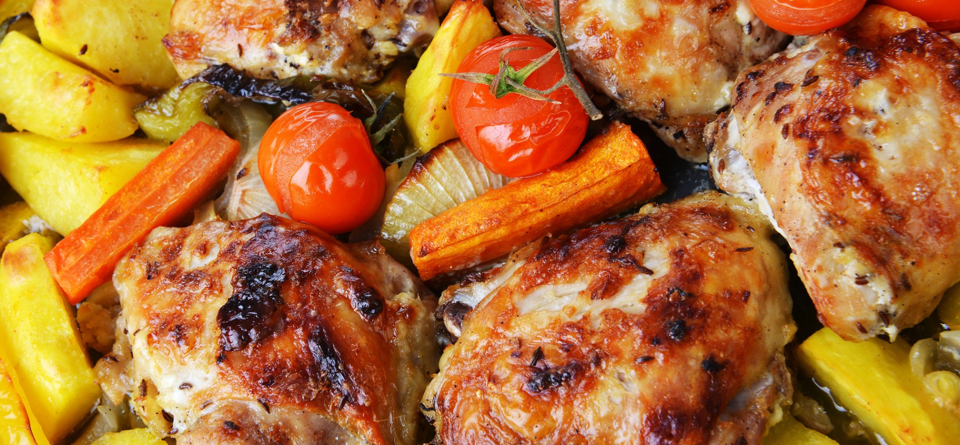 Курица запеченная с овощами в духовке
