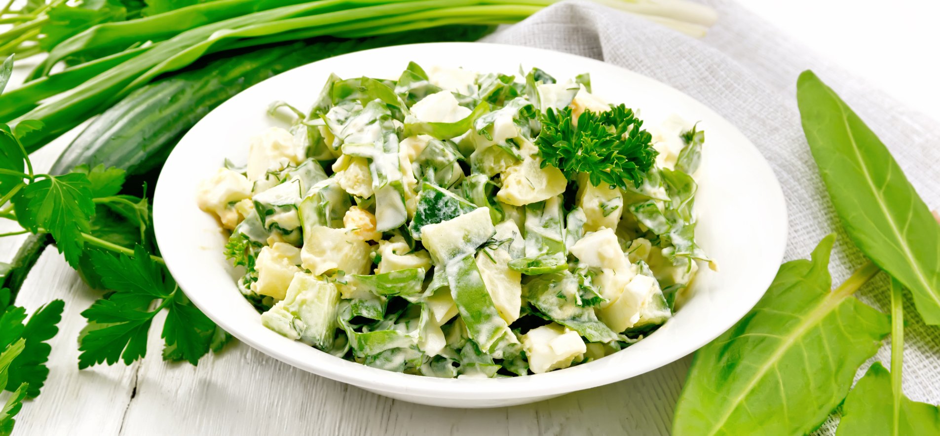 Картопляний салат зі щавлем і солоним огірком