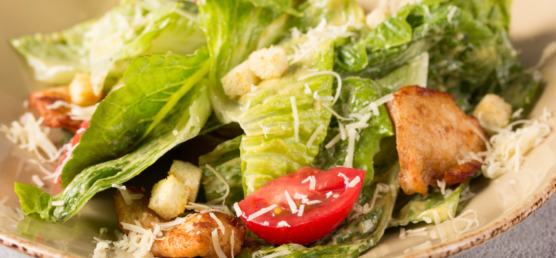 Вкусный салат «Цезарь» с курицей — простой и проверенный рецепт