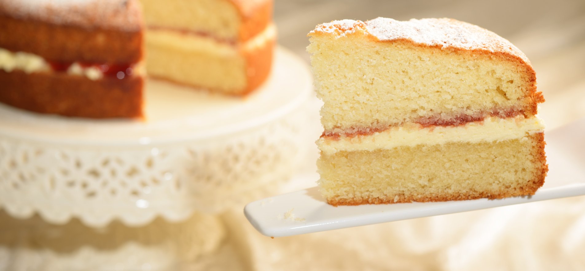 Бісквітний торт - рецепти смачних десертів, варіанти крему і просочення для коржів