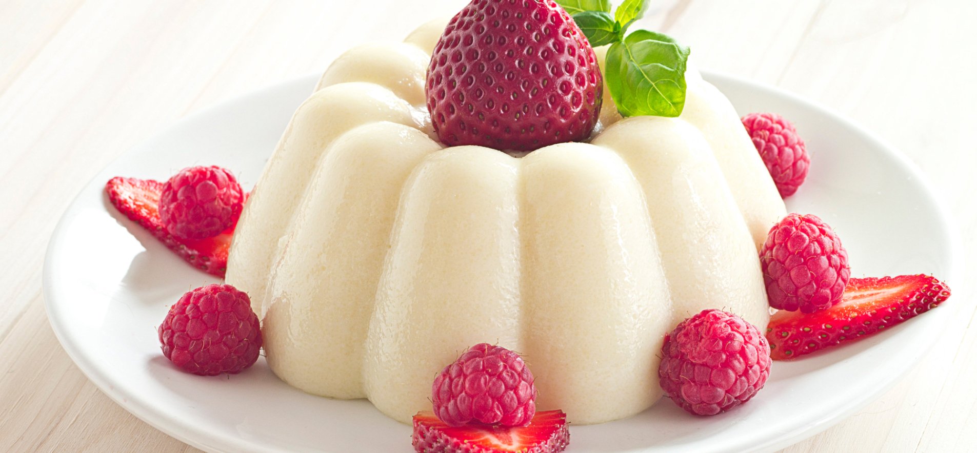 Ингредиенты для «Бланманже из йогурта с клубникой»: