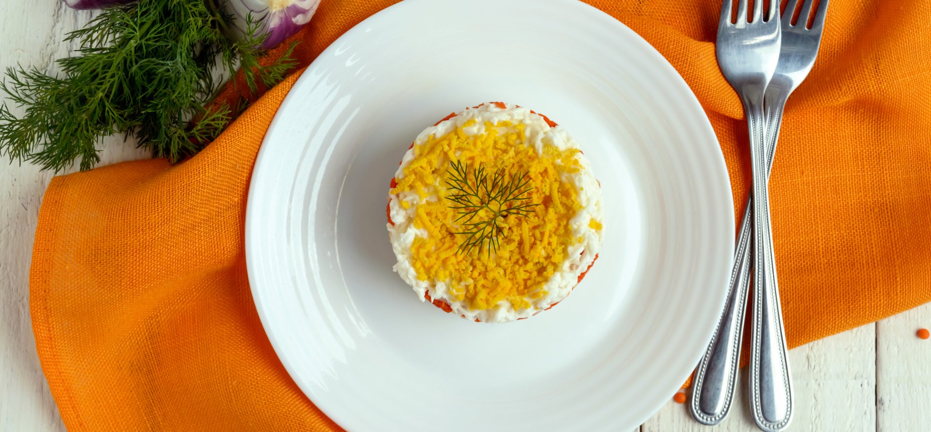 Салат з горбуші, рису та огірків - рецепт