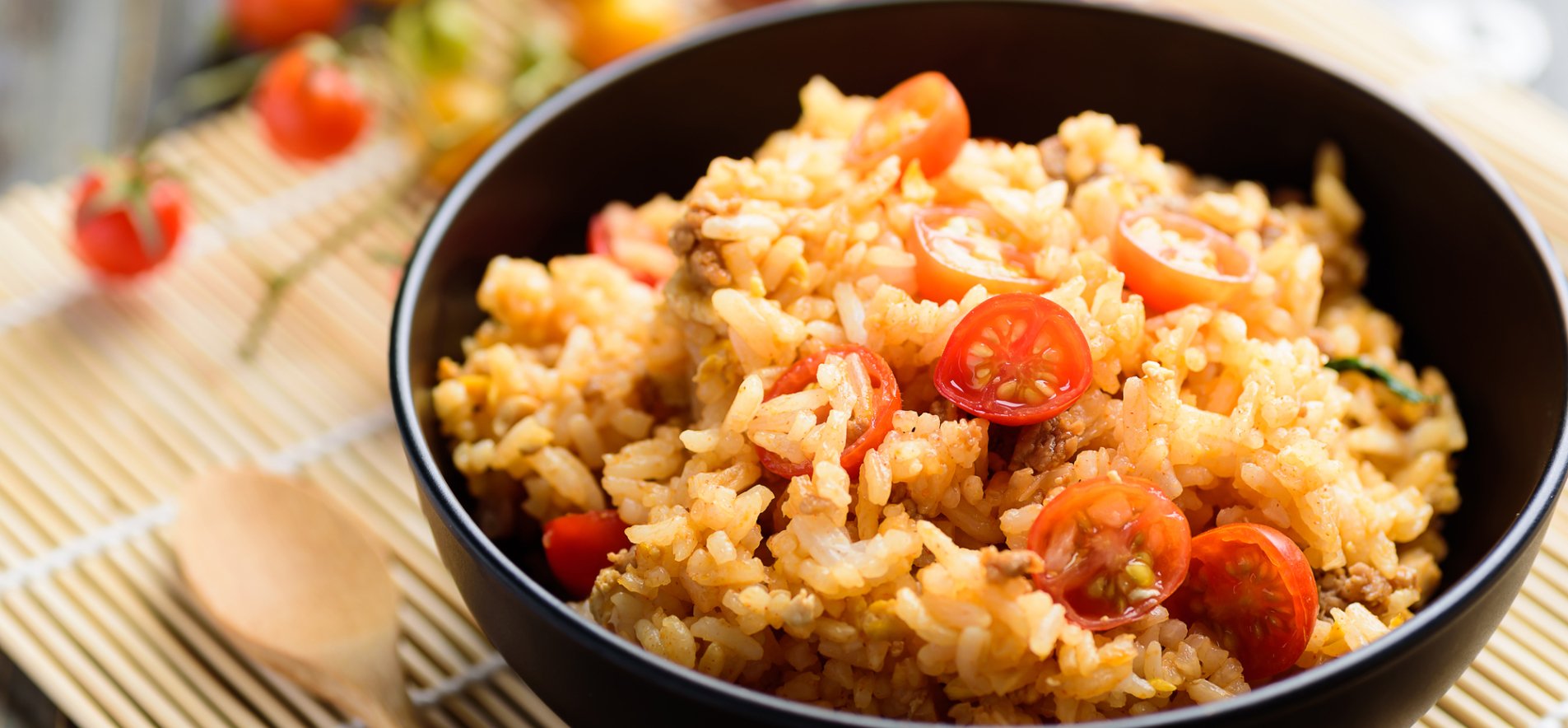 Помидоры и рис (невероятно простой, вкусный гарнир из южного риса!)