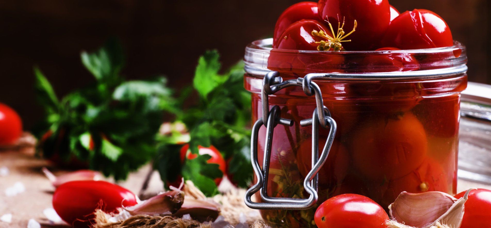 Консервированные фаршированные помидоры: рецепт