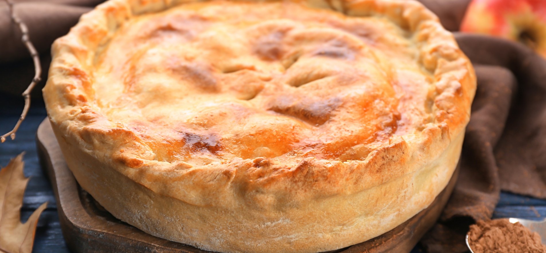 «Лінивий» яблучний пиріг з калиною