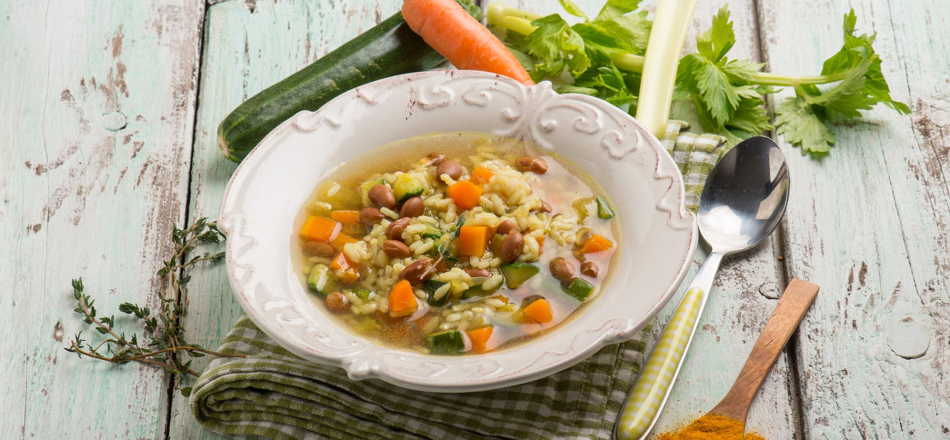 Рисовый суп с овощами и куркумой