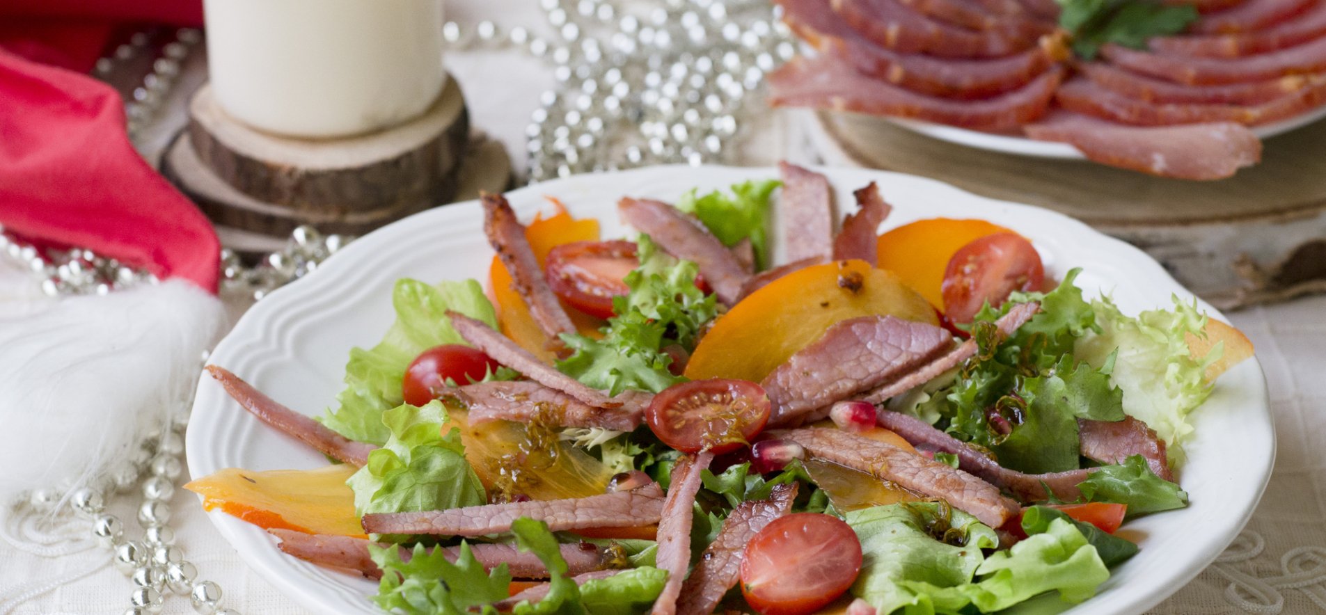 Салат с маринованной тыквой и копченым мясом
