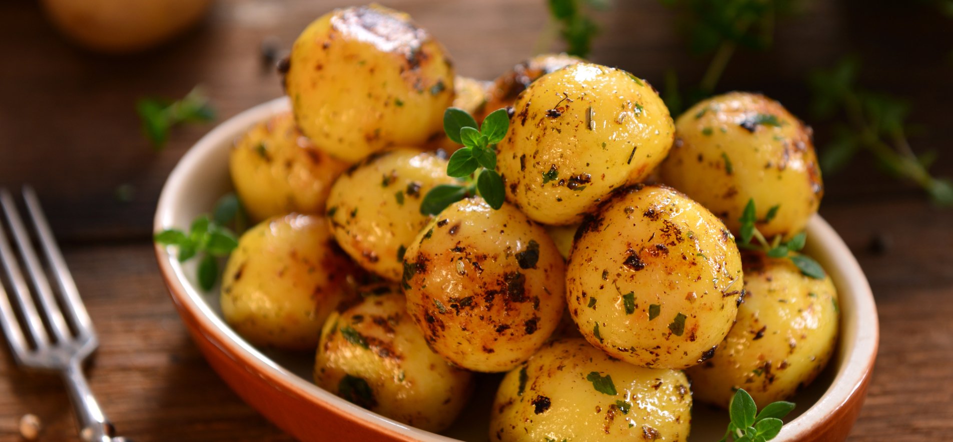 Вкусная картошка с чесноком в духовке