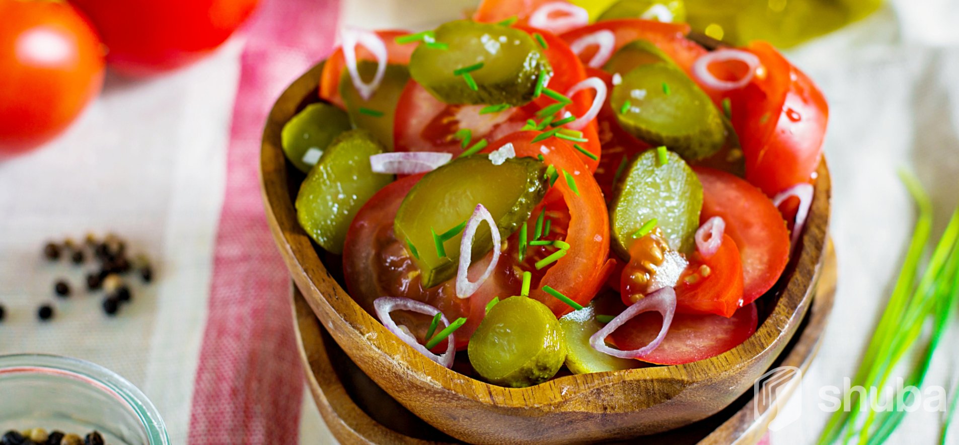Ингредиенты для «Салат из помидоров с солеными огурцами»: