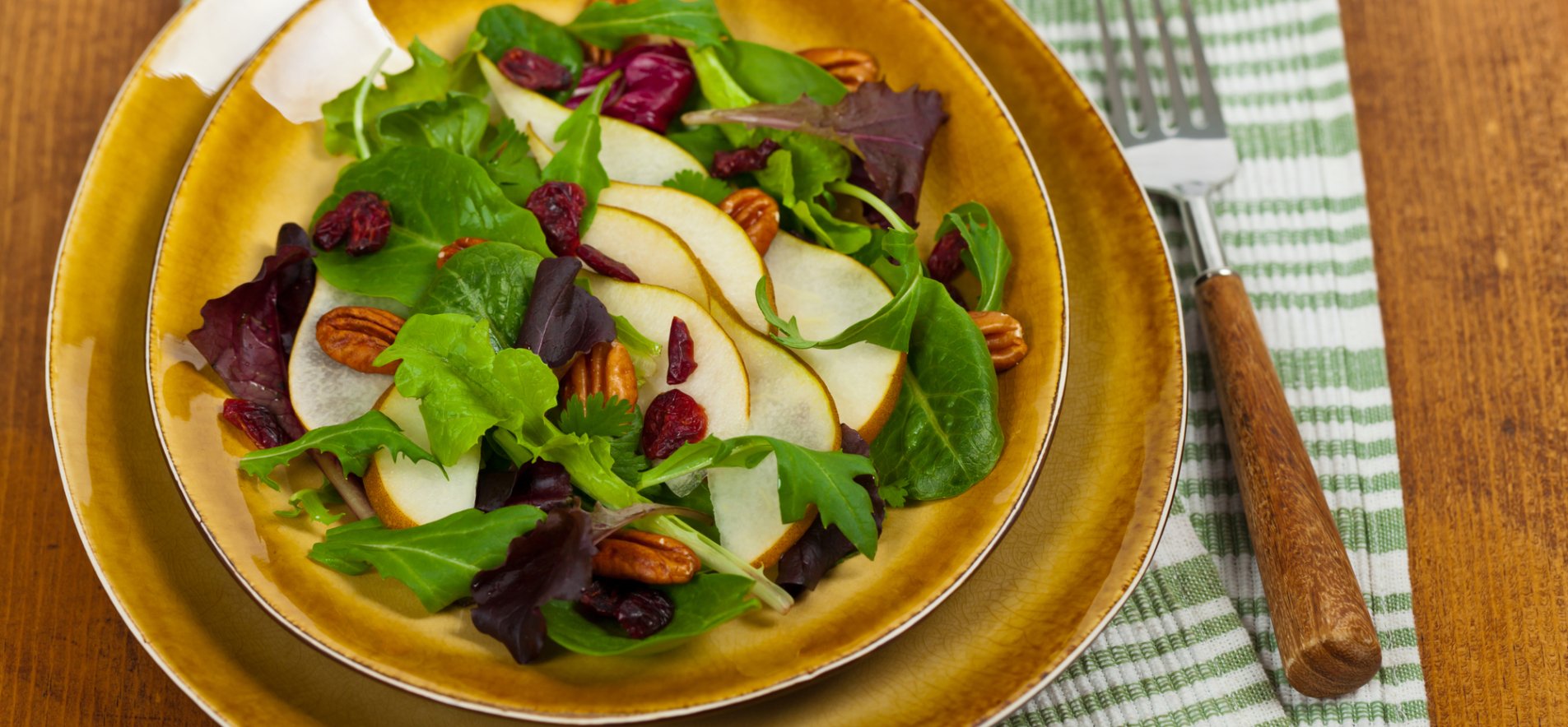 Салат с клюквой и грушами – рецепт