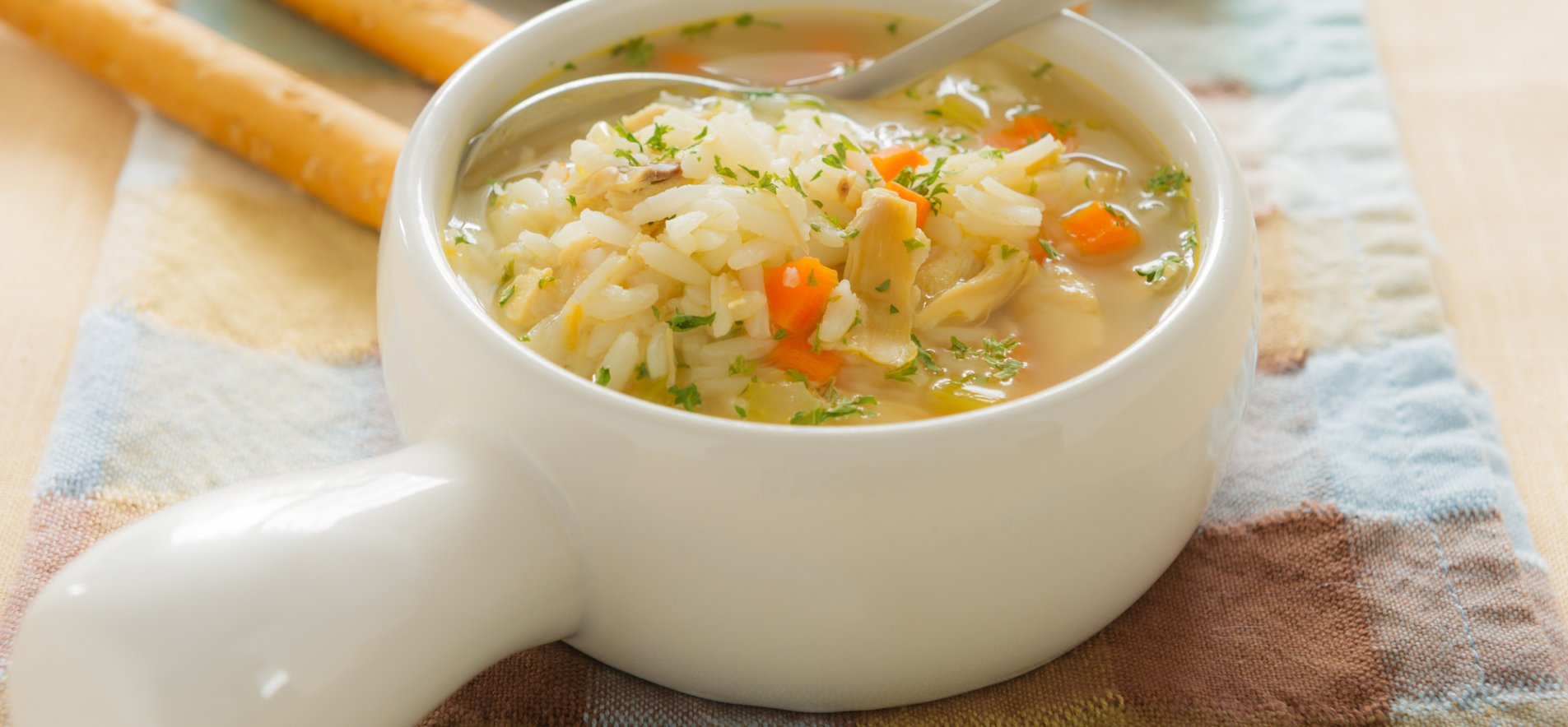 Простой суп с тушенкой и картошкой