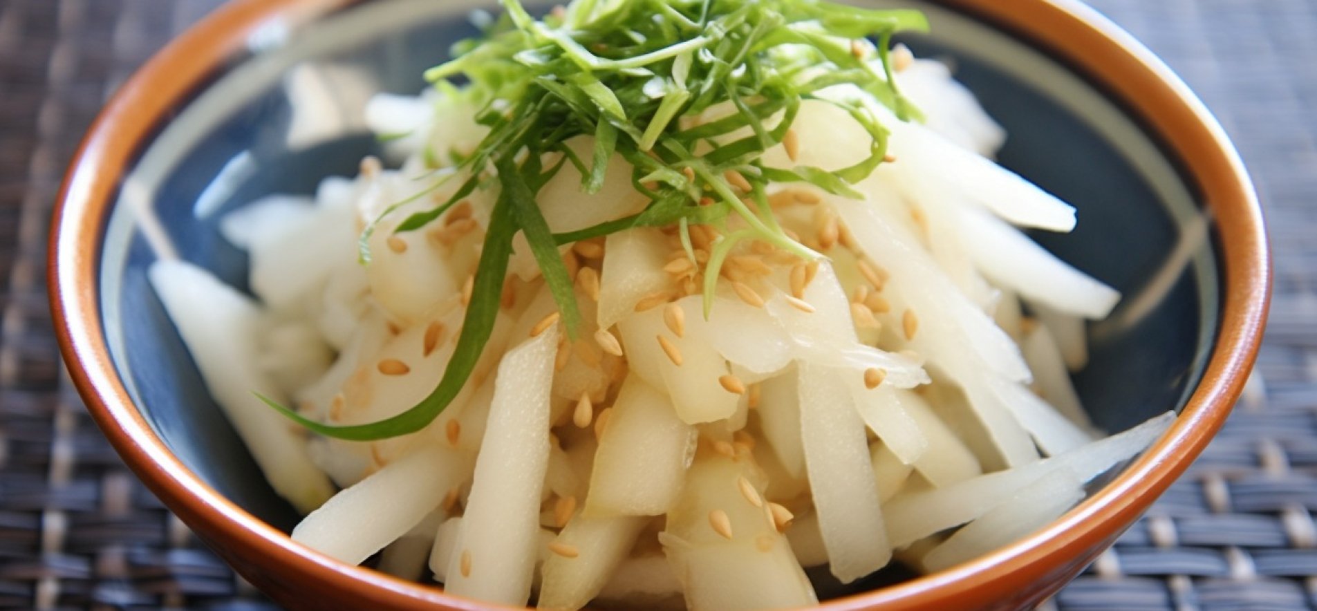 Японський салат з білої редьки