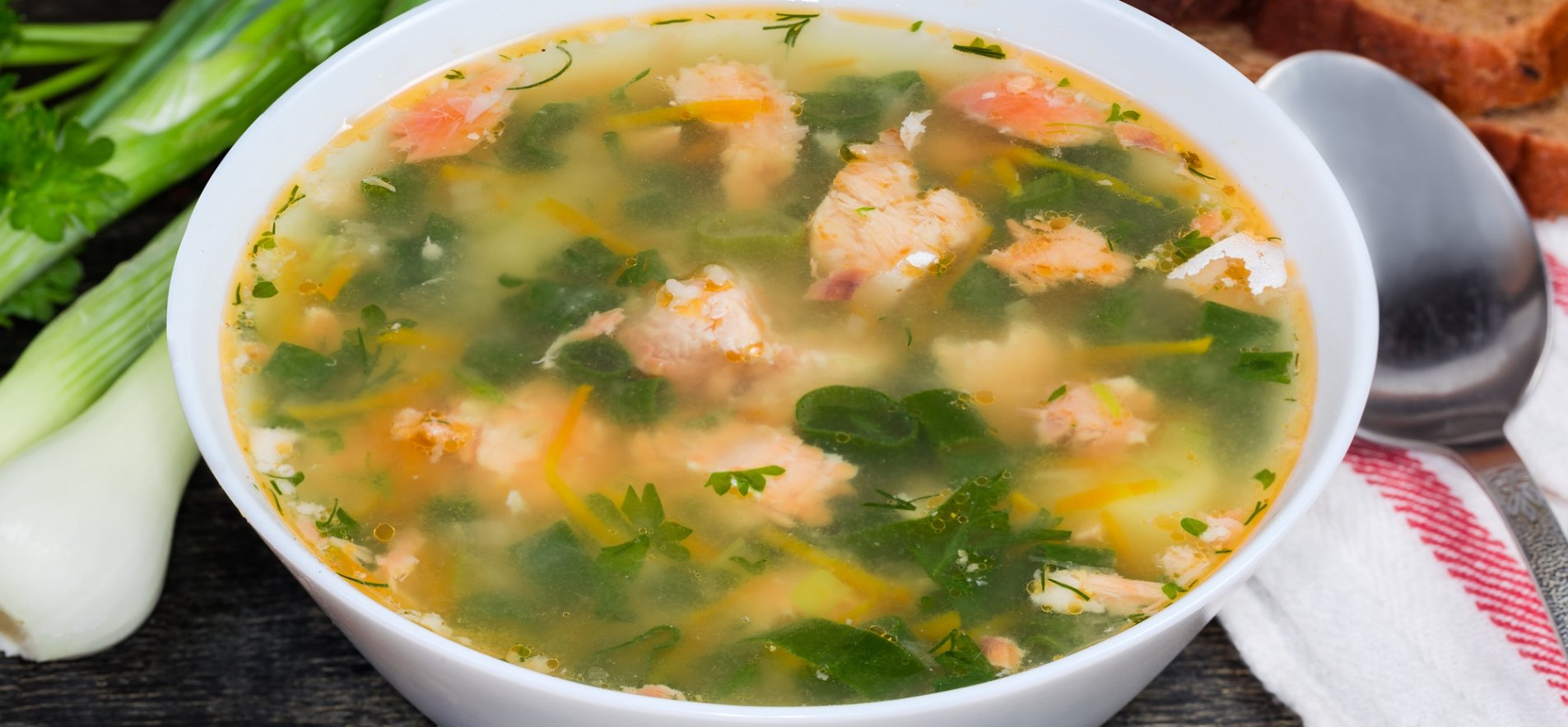 Суп из лосося с овощами - Лайфхакер