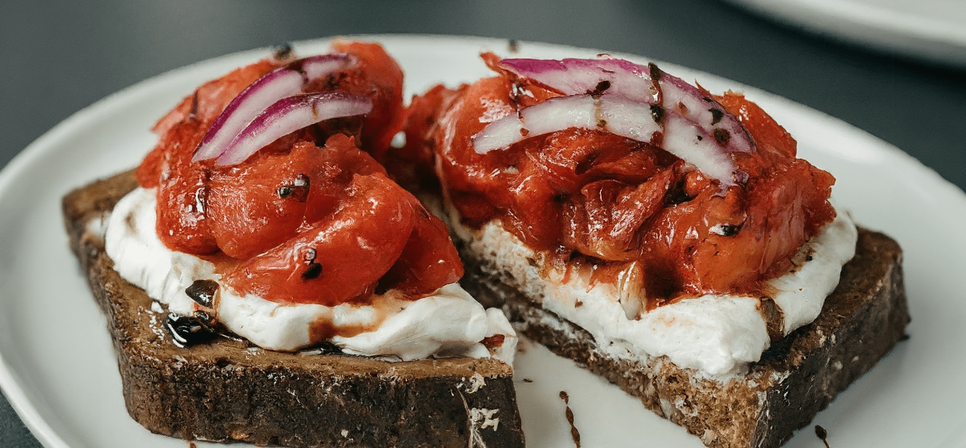 Ліванський бутерброд з помідорами чері