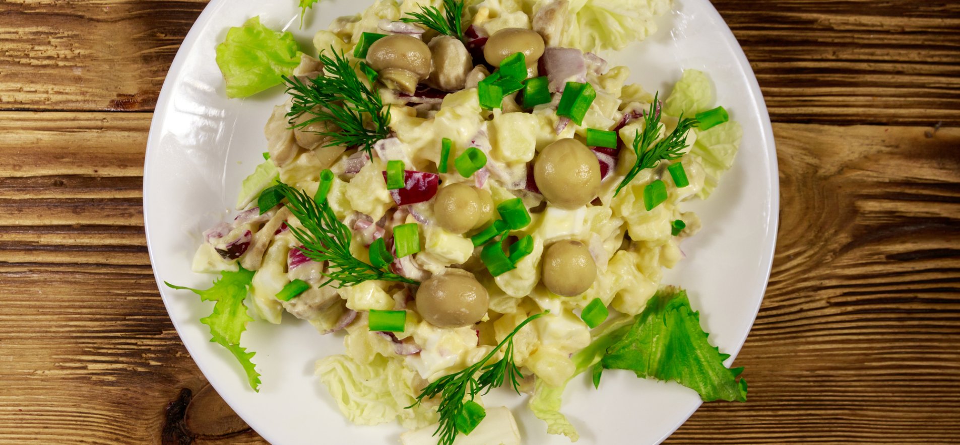 Салат с грибами, картофелем и яйцами