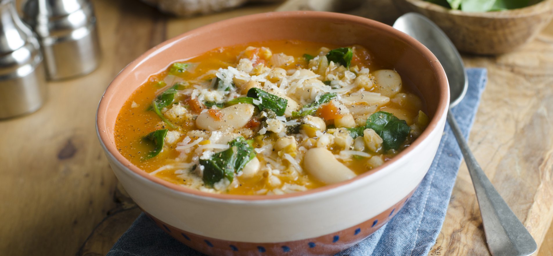 Перловый суп с фасолью и овощами