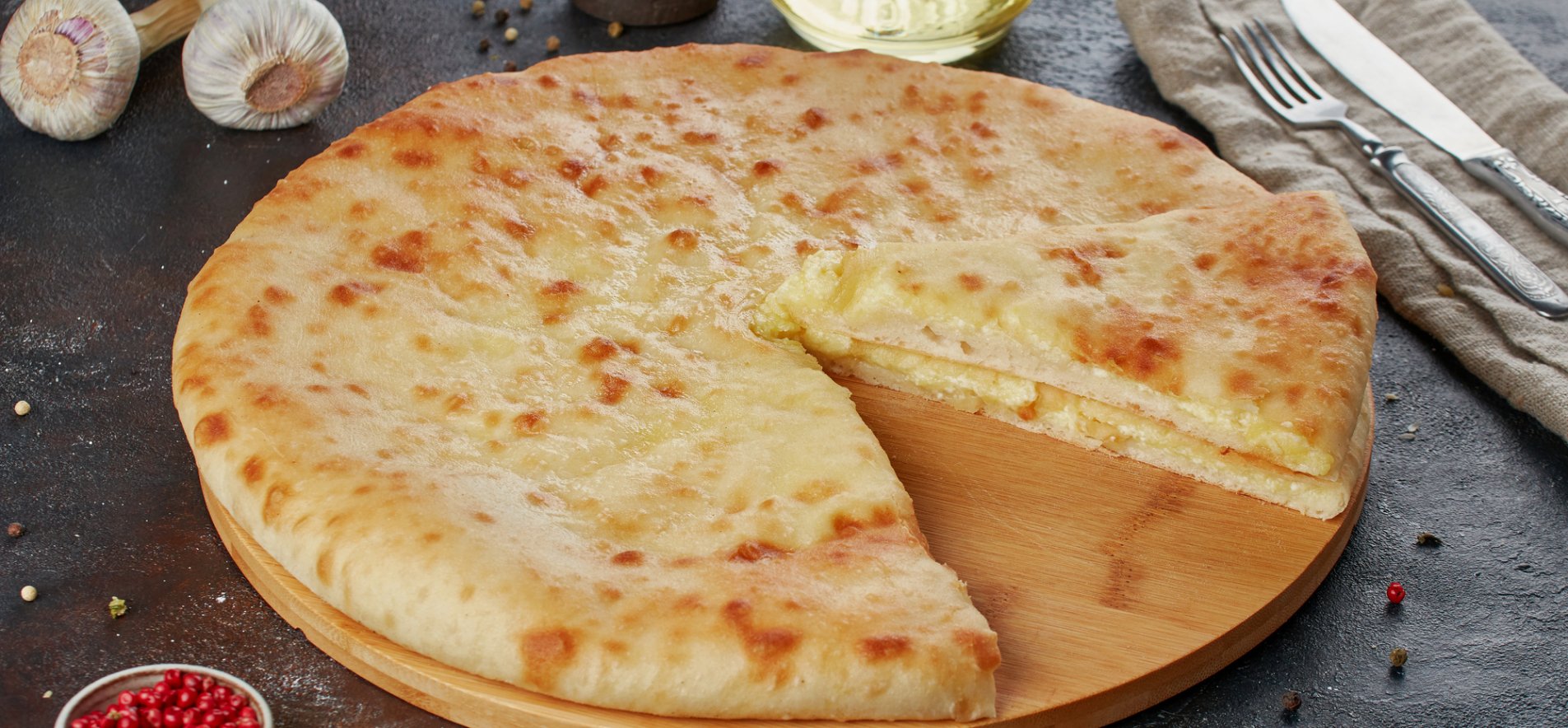 Пирог из адыгейского сыра: сытный и теплый
