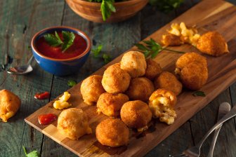 Картофельные шарики с сыром — рецепт с фото и видео