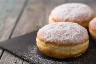 Рецепт самых вкусных пончиков с дыркой из дрожжевого теста