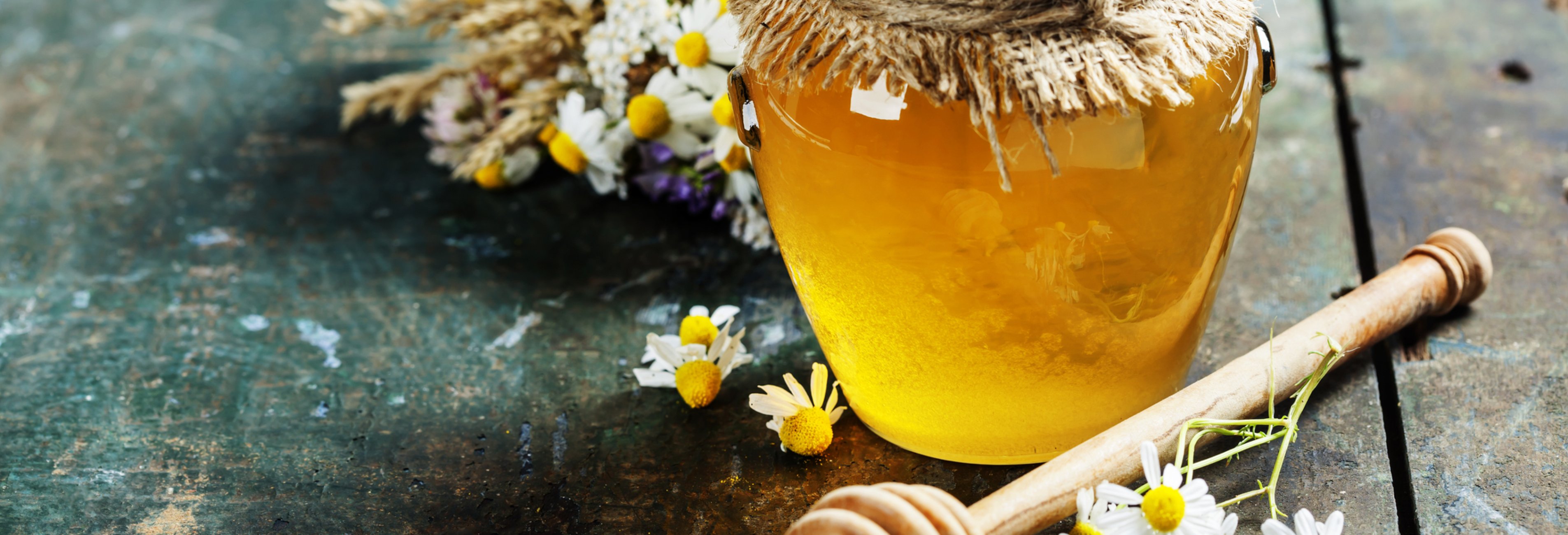 К чему разлить мед на стол