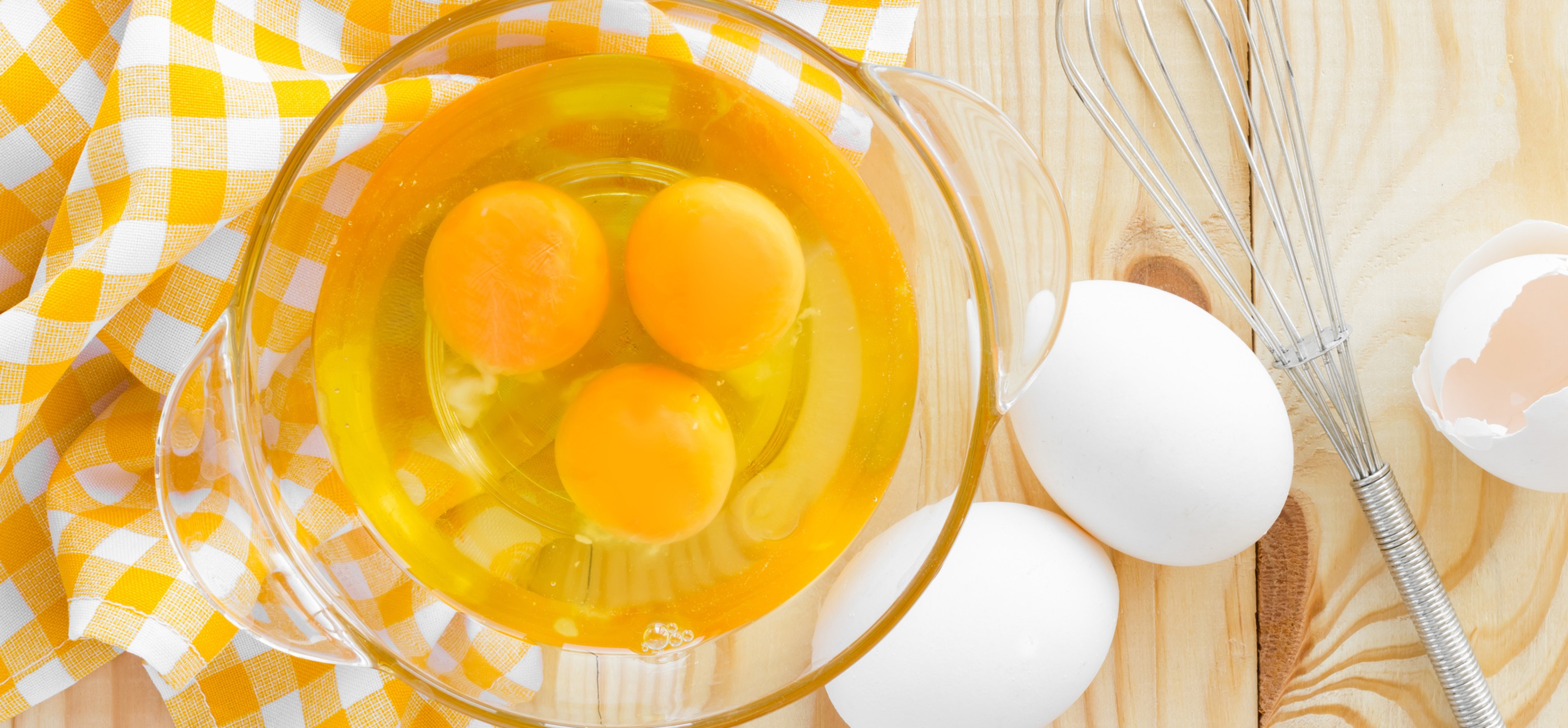 Пить сырые яйца натощак. Желток продукт. Liquid Egg.