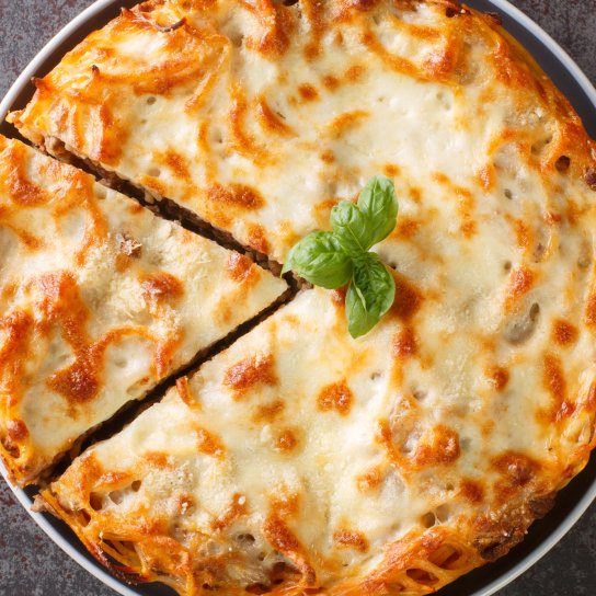 Піца-спагеті з чері та моцарелою