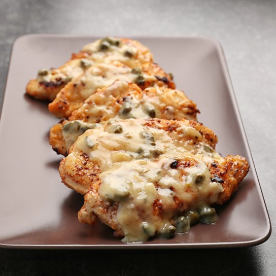 Відбивна зі свинини із сиром та солоними огірками