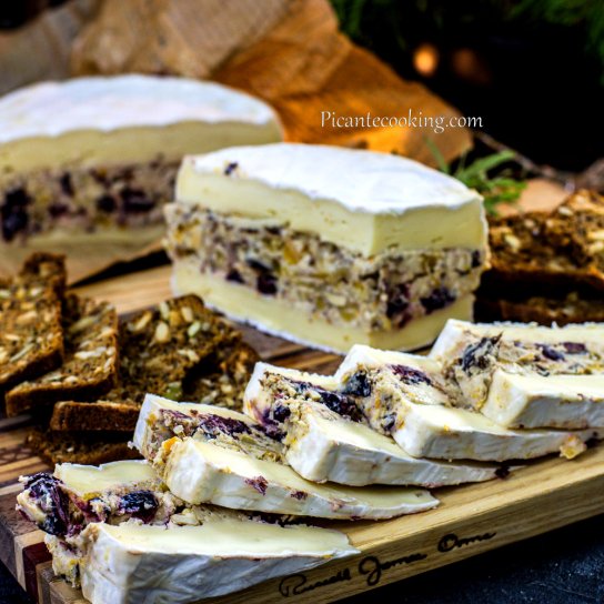 Фарширований сир брі