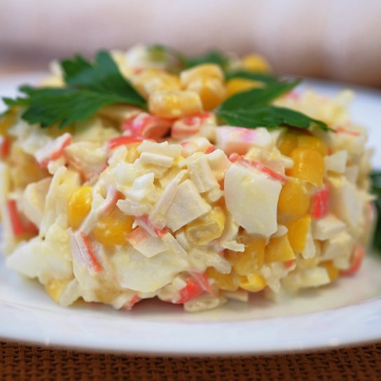 Крабовий салат з яйцями