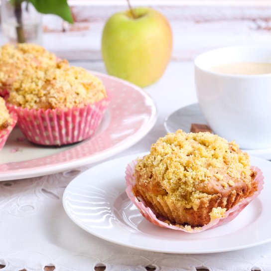 Яблучний крамбл у формі кексів