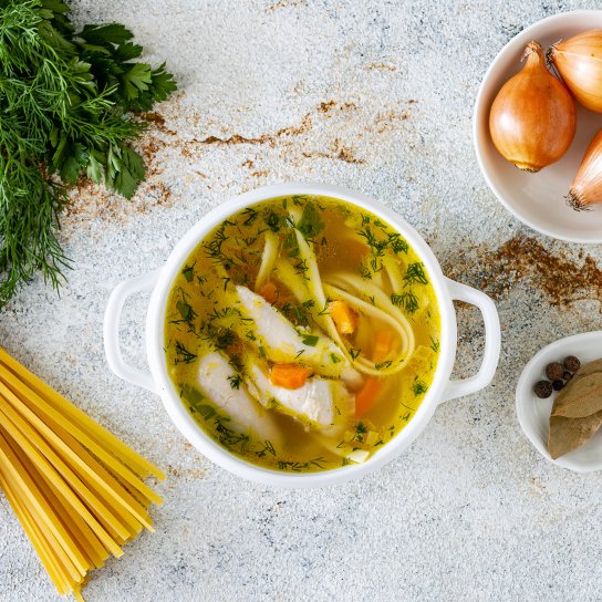Курячий бульйон з локшиною