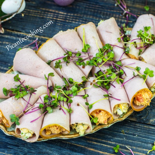 Закусочні рулетики із шинки