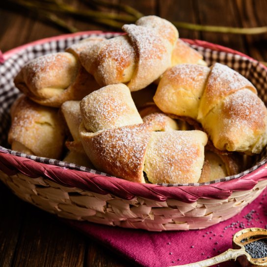 Мини-круассаны с яблоками и корицей